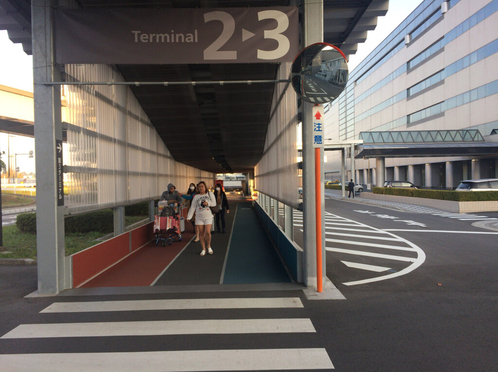 「空港第2ビル」駅から第3ターミナルへ