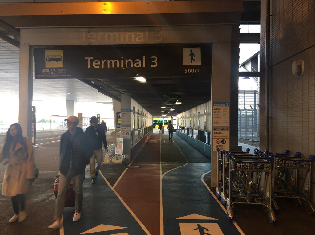 「空港第2ビル」駅から第3ターミナルへ