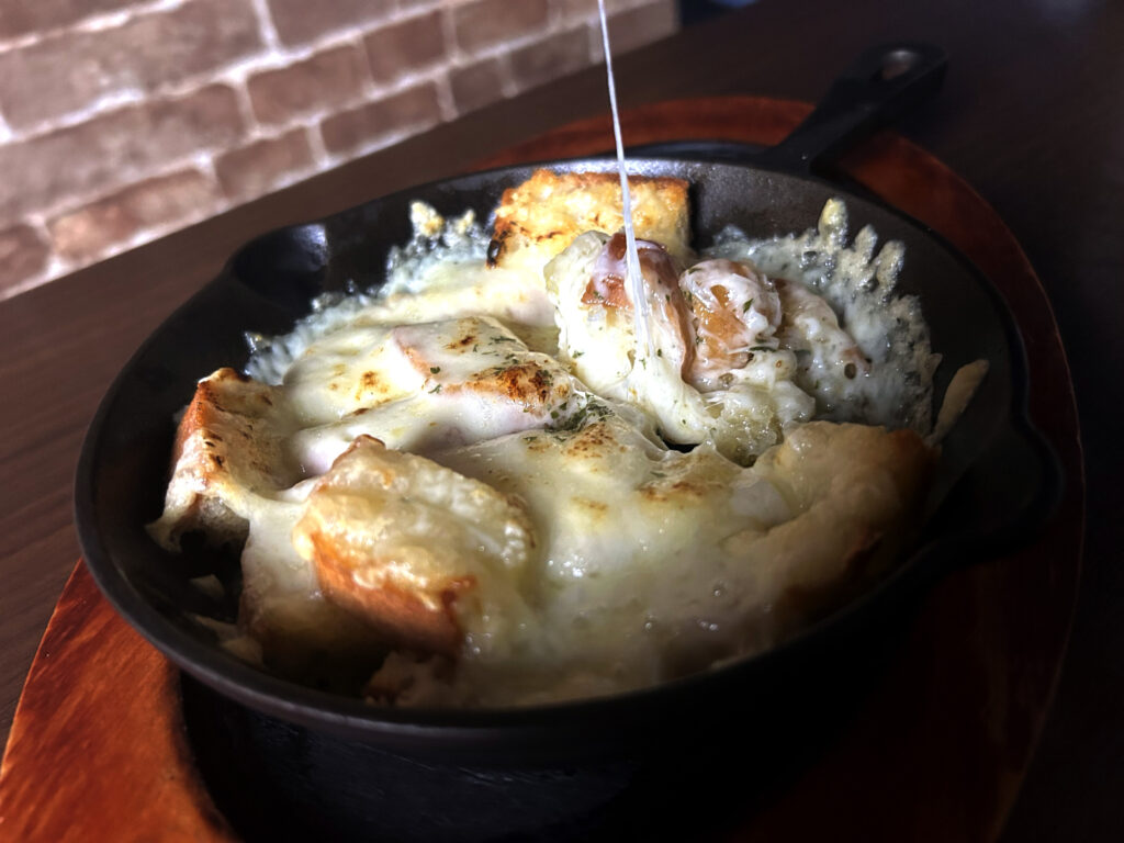 チーズに溺れたバケット