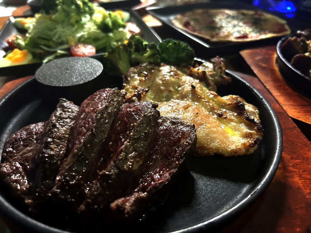 ヒレステーキ&鶏モモ肉の塩麹焼き