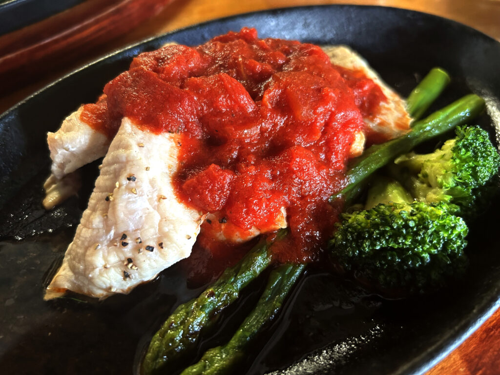 皮なし鶏むね肉のトマトソース